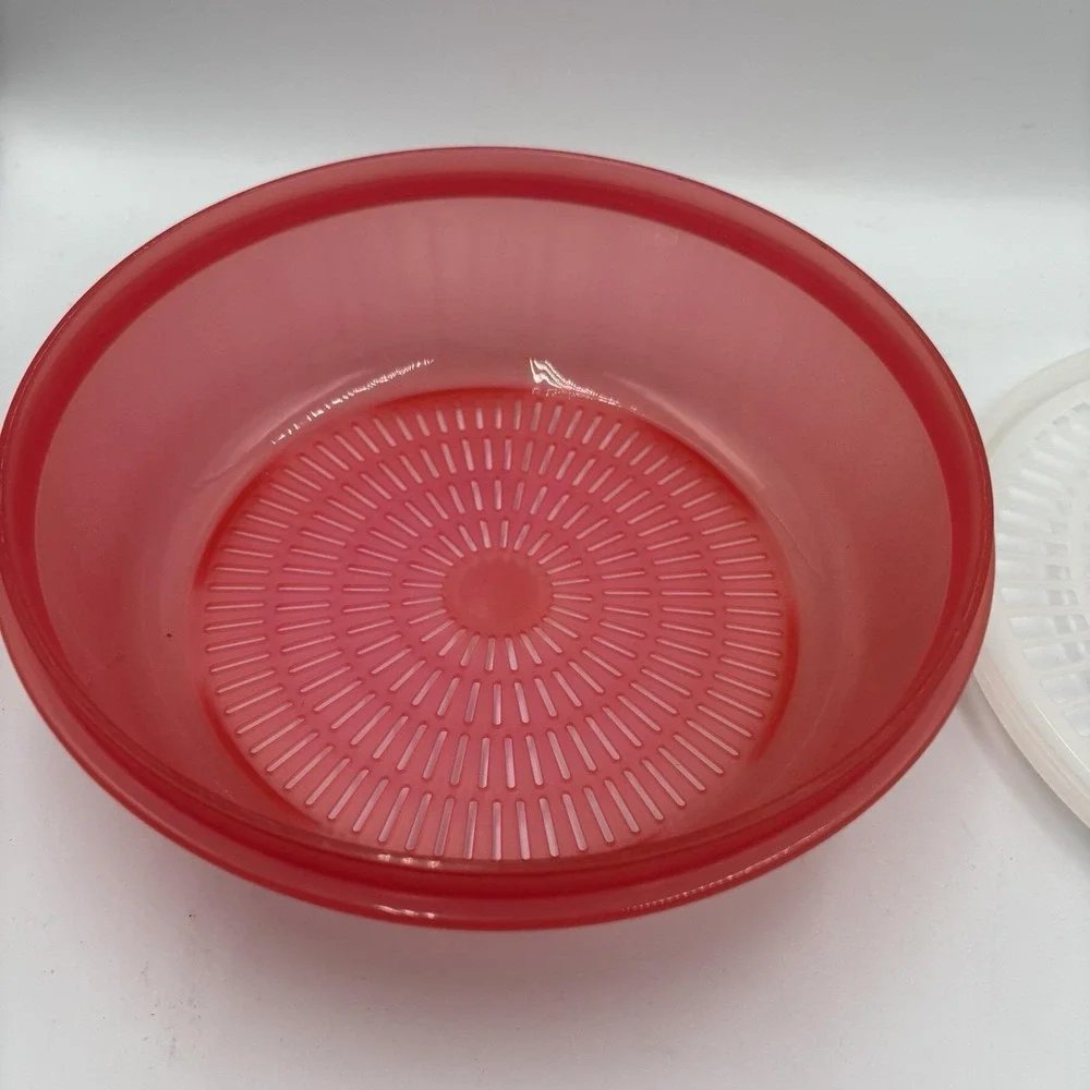 Tupperware Colander Strainer Bowl 1835 Flow Through Lid 3 Quart Red EUC